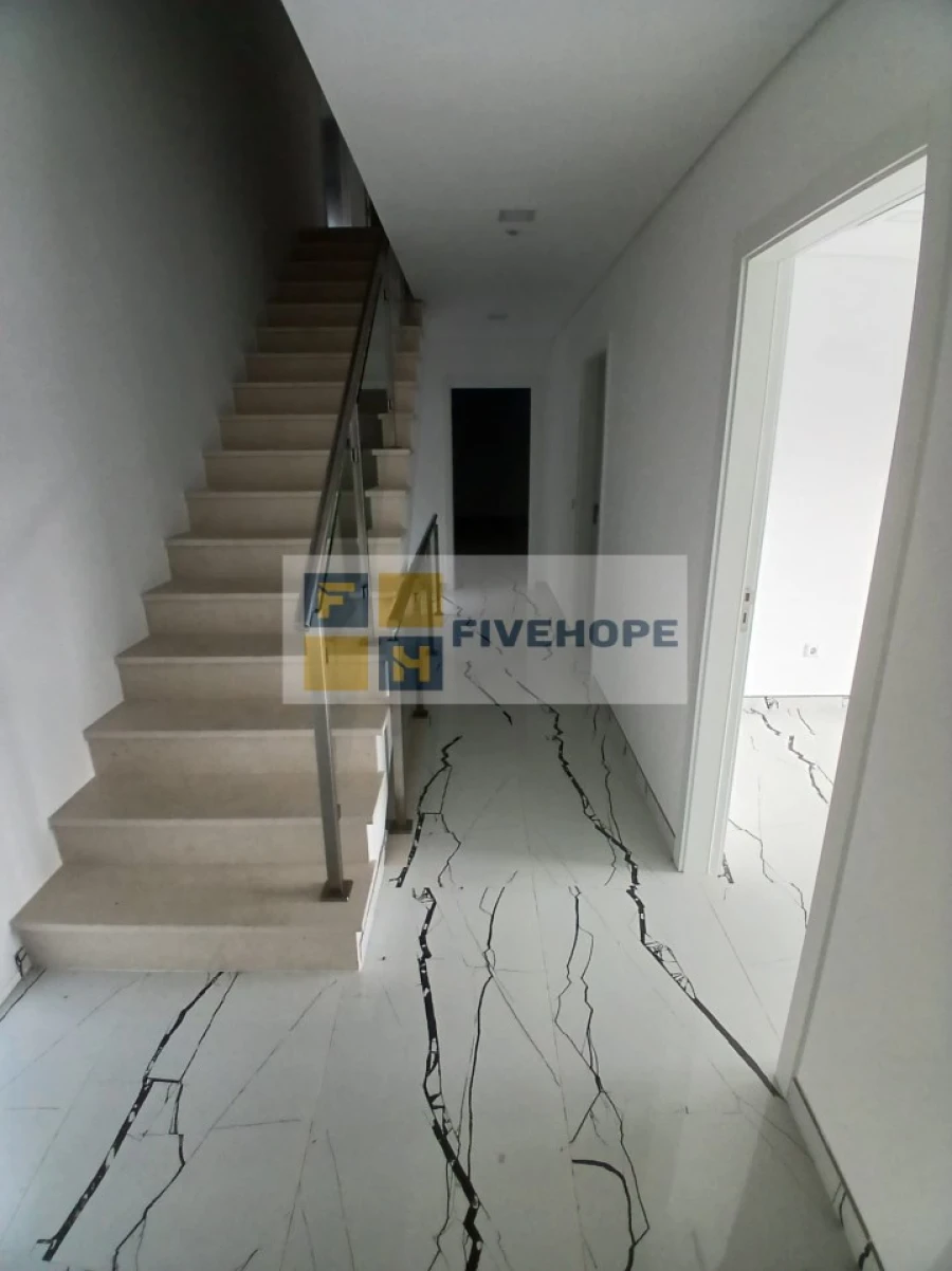 Moradia T4 para Venda em Antuzede e Vil de Matos Foto 4