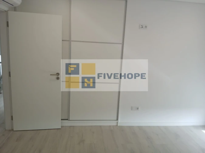 Moradia T4 para Venda em Antuzede e Vil de Matos Foto 11