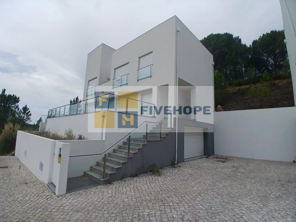 Moradia T4 para Venda em Antuzede e Vil de Matos Foto 3