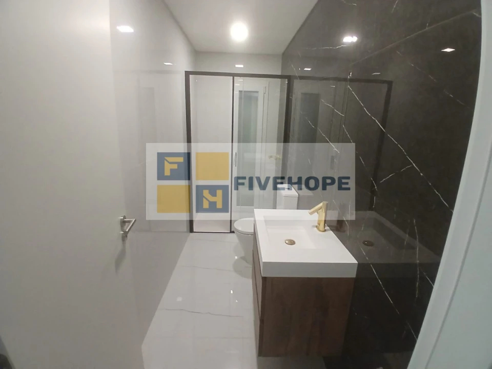 Moradia T4 para Venda em Antuzede e Vil de Matos Foto 5