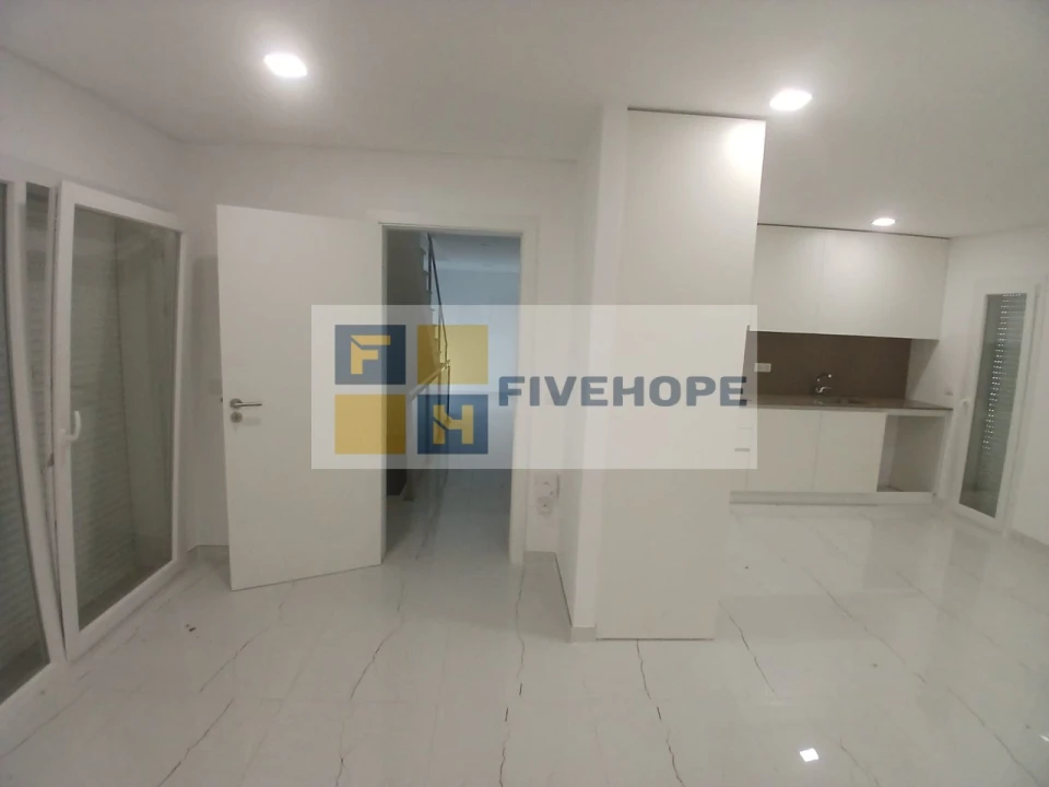 Moradia T4 para Venda em Antuzede e Vil de Matos Foto 7