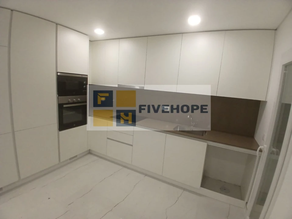 Moradia T4 para Venda em Antuzede e Vil de Matos Foto 8