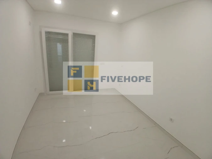 Moradia T4 para Venda em Antuzede e Vil de Matos Foto 4