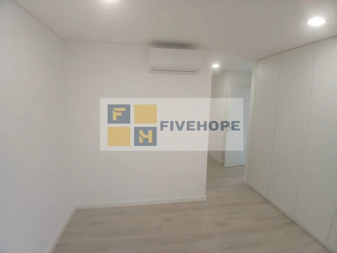 Moradia T4 para Venda em Antuzede e Vil de Matos Foto 21