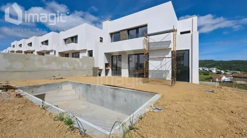 Moradia T4 para Venda em Mafra