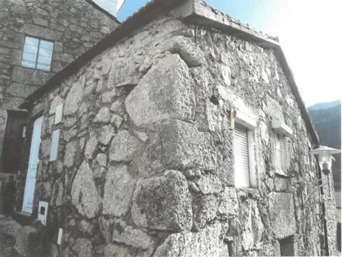 Moradia T2 para Venda em Alvoco da Serra Foto 3