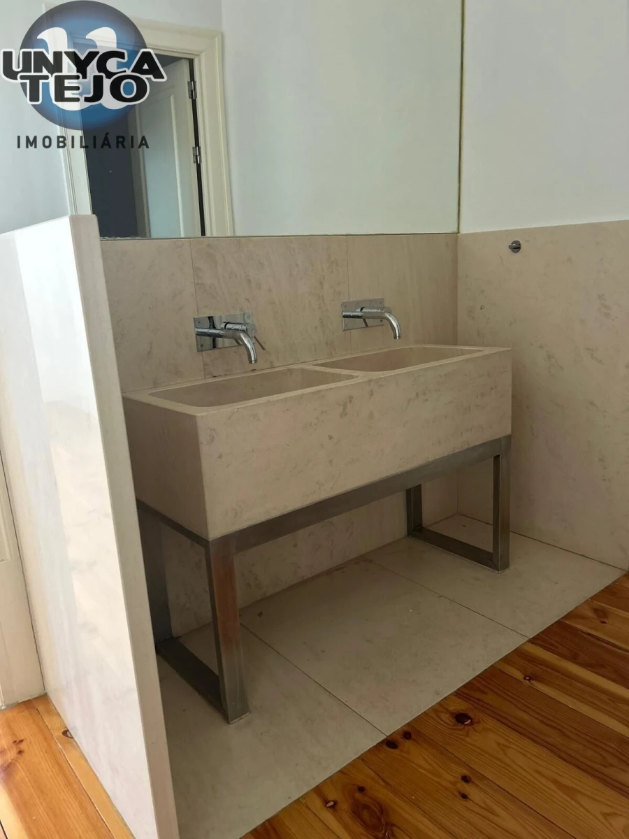 Escritório para Arrendamento em Santa Maria Maior Foto 11