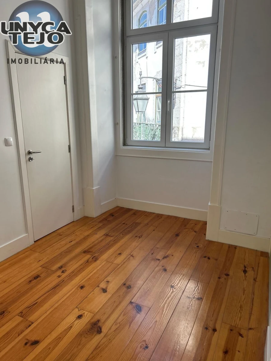 Escritório para Arrendamento em Santa Maria Maior Foto 3