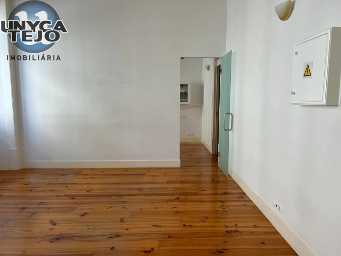 Escritório para Arrendamento em Santa Maria Maior Foto 8