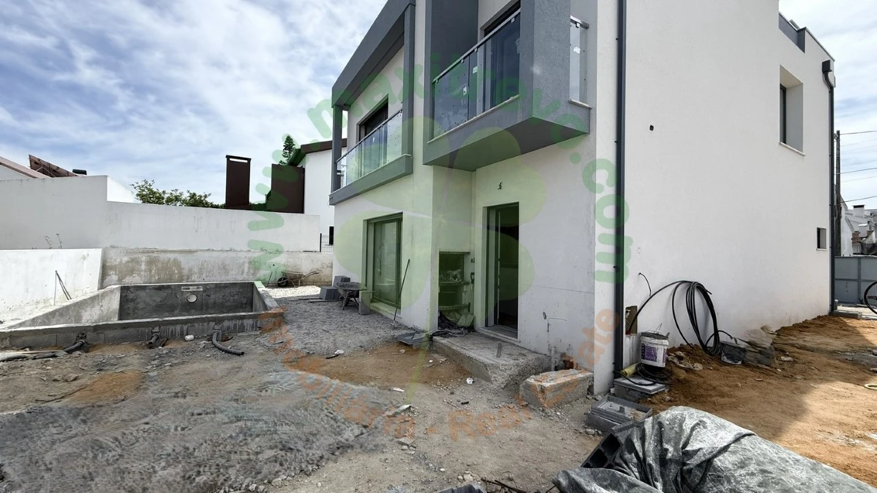 Moradia T4 para Venda em Charneca de Caparica e Sobreda Foto 3