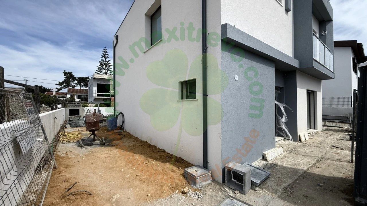 Moradia T4 para Venda em Charneca de Caparica e Sobreda Foto 5