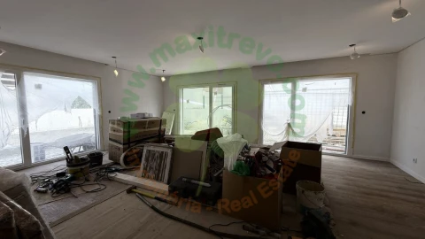 Moradia T4 para Venda em Charneca de Caparica e Sobreda