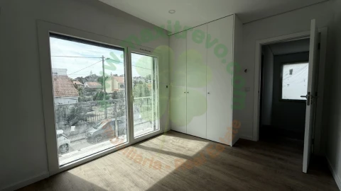 Moradia T4 para Venda em Charneca de Caparica e Sobreda