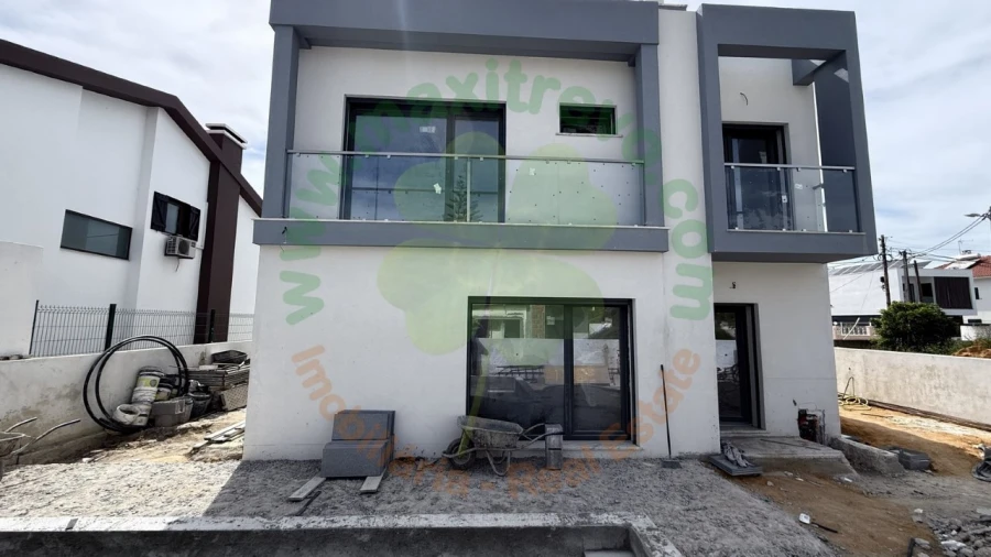 Moradia T4 para Venda em Charneca de Caparica e Sobreda Foto 4