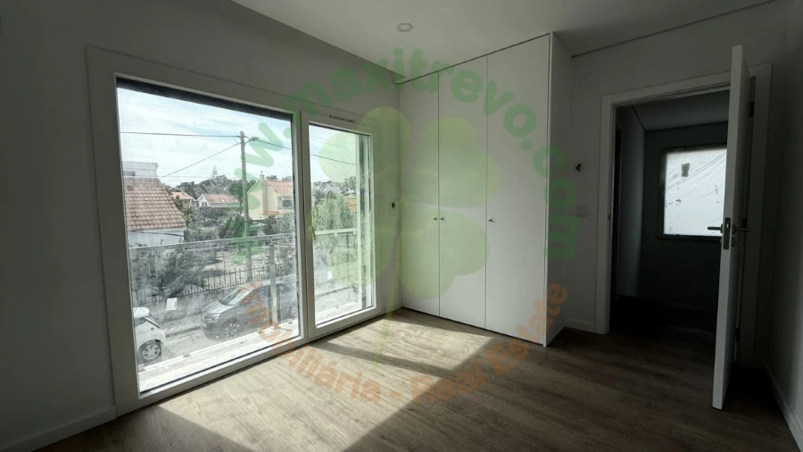 Moradia T4 para Venda em Charneca de Caparica e Sobreda Foto 18