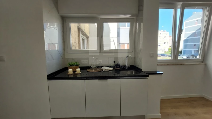 Apartamento T3 para Venda em Benfica Foto 5