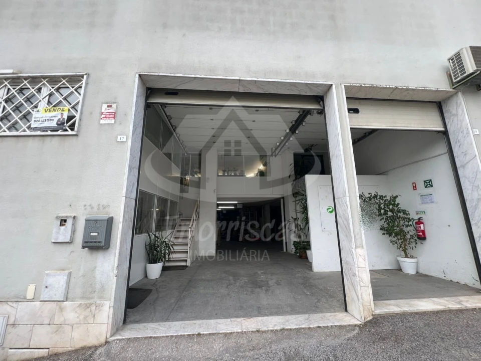 Armazém para Venda em Póvoa de Santa Iria e Forte da Casa Foto 2