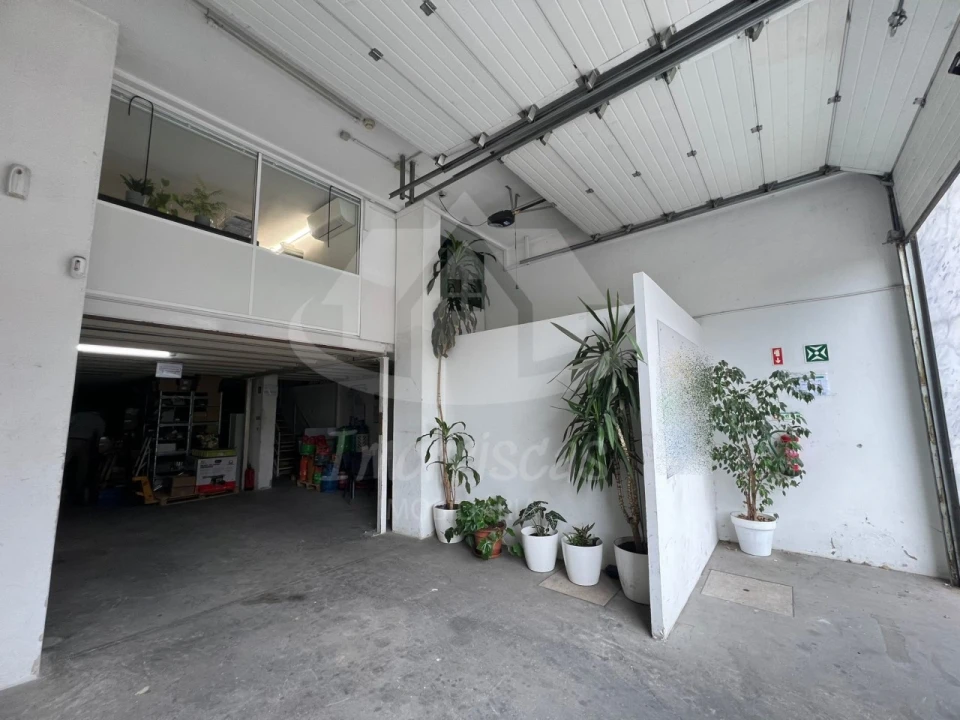 Armazém para Venda em Póvoa de Santa Iria e Forte da Casa Foto 1