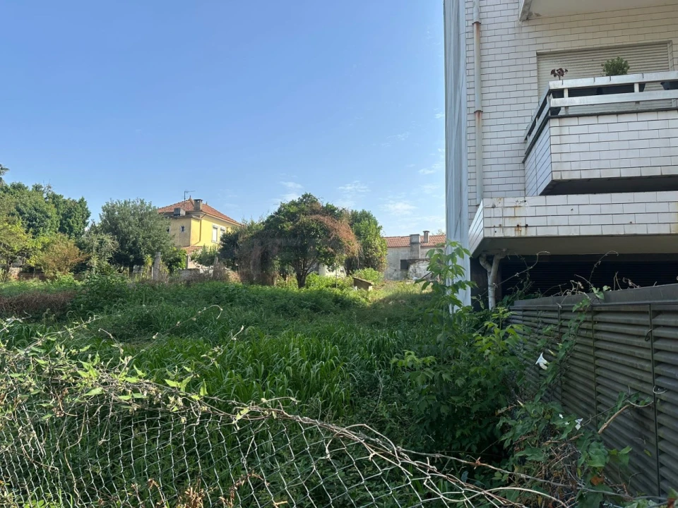 Terreno para Venda em Cidade da Maia Foto 4
