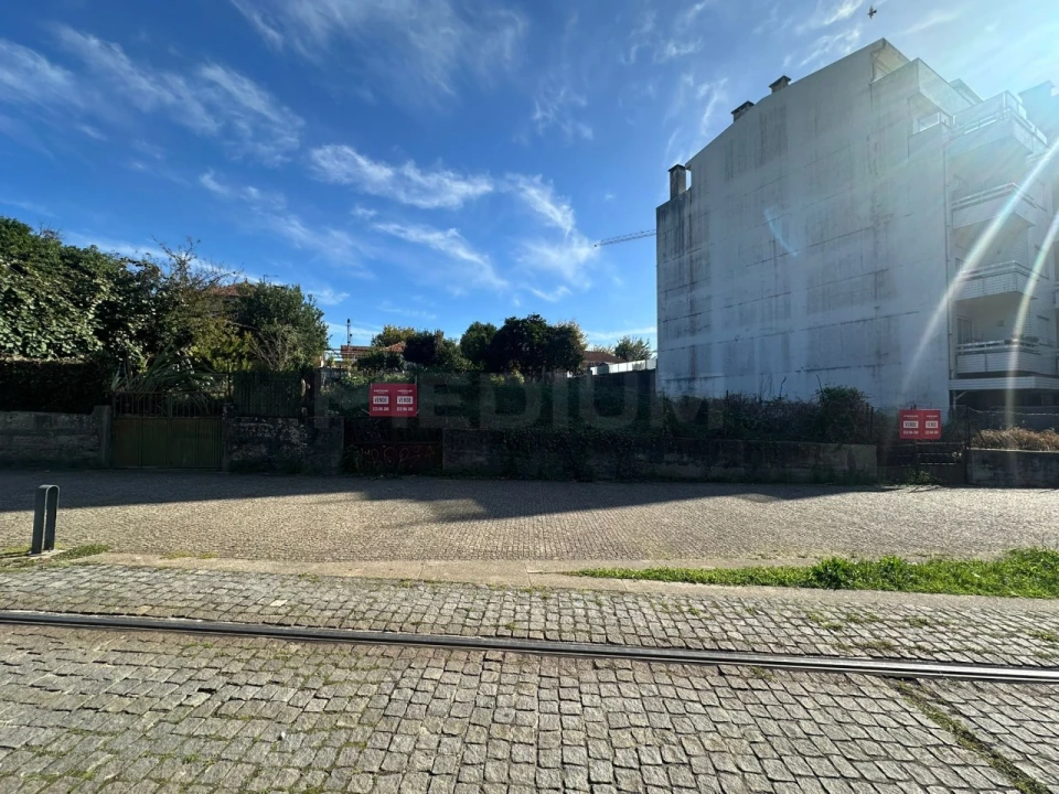 Terreno para Venda em Cidade da Maia Foto 9