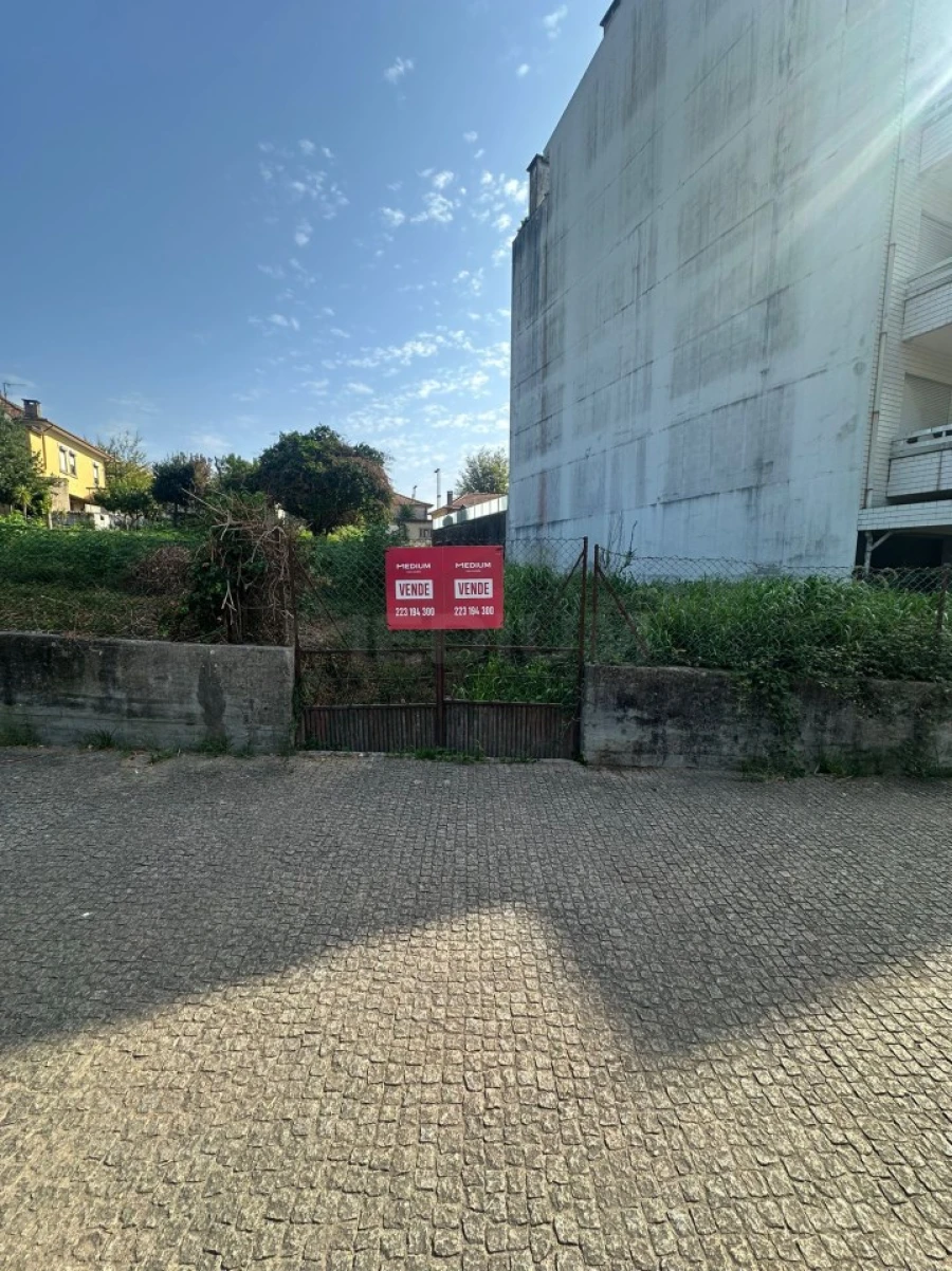 Terreno para Venda em Cidade da Maia Foto 2