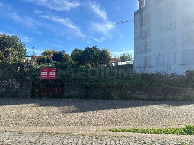 Terreno para Venda em Cidade da Maia Foto 11