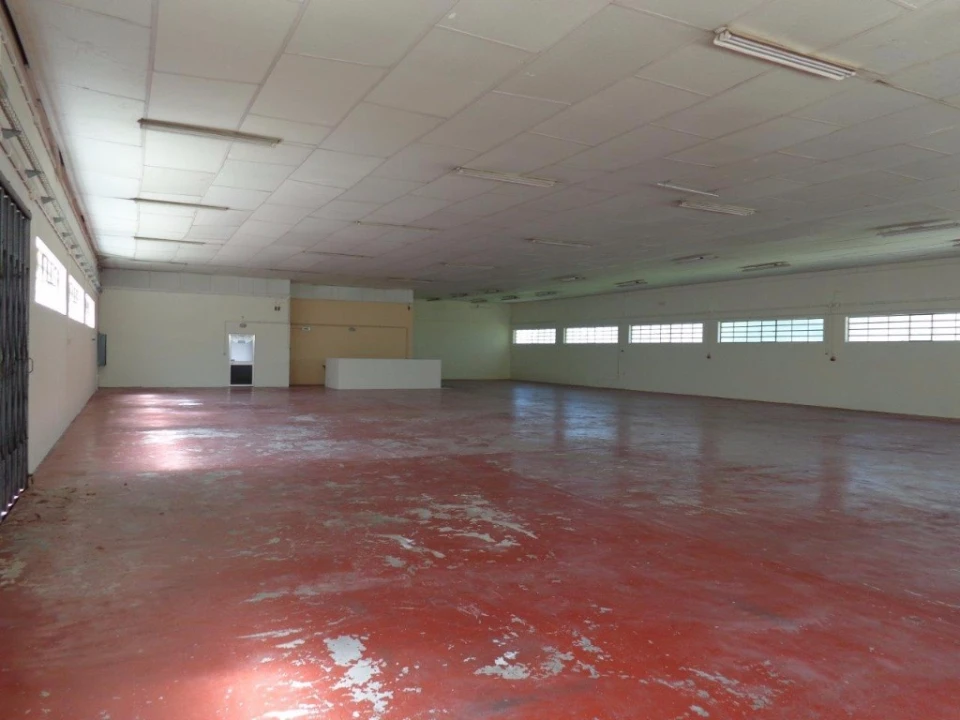 Armazém para Venda em Serzedo e Perosinho Foto 41