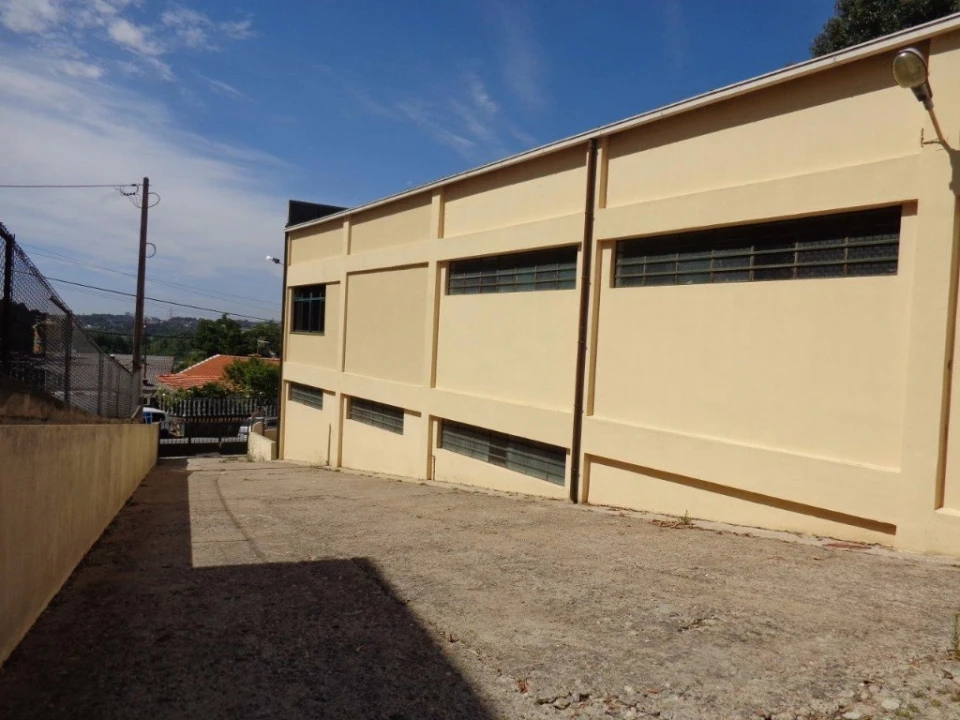 Armazém para Venda em Serzedo e Perosinho Foto 7