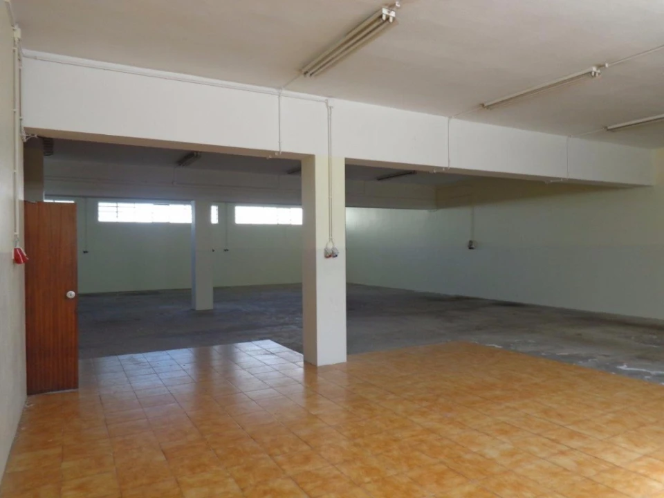 Armazém para Venda em Serzedo e Perosinho Foto 34