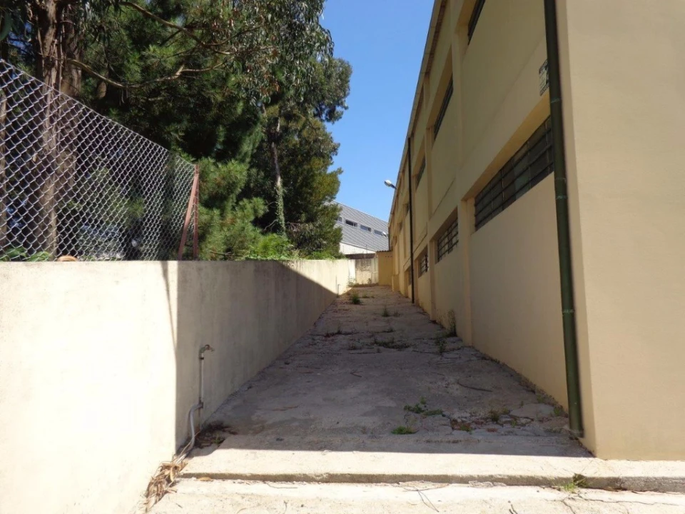 Armazém para Venda em Serzedo e Perosinho Foto 17