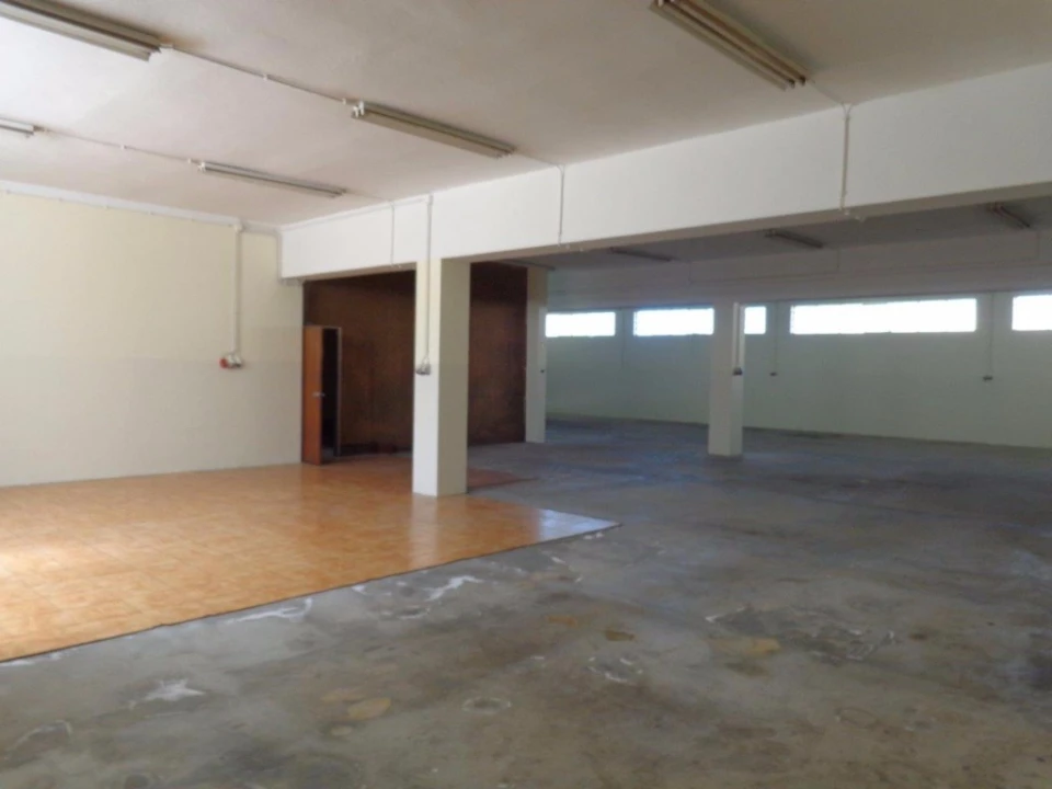 Armazém para Venda em Serzedo e Perosinho Foto 35