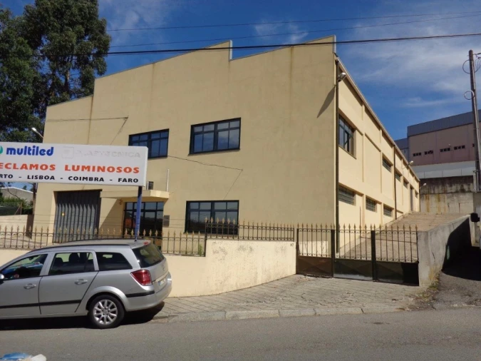 Armazém para Venda em Serzedo e Perosinho Foto 4