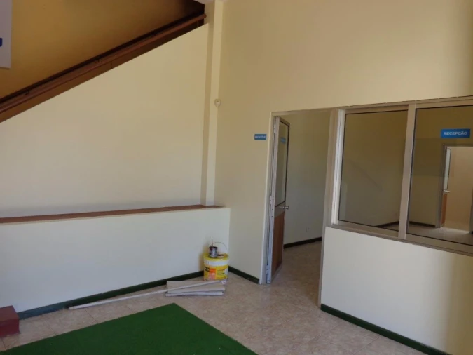 Armazém para Venda em Serzedo e Perosinho Foto 21