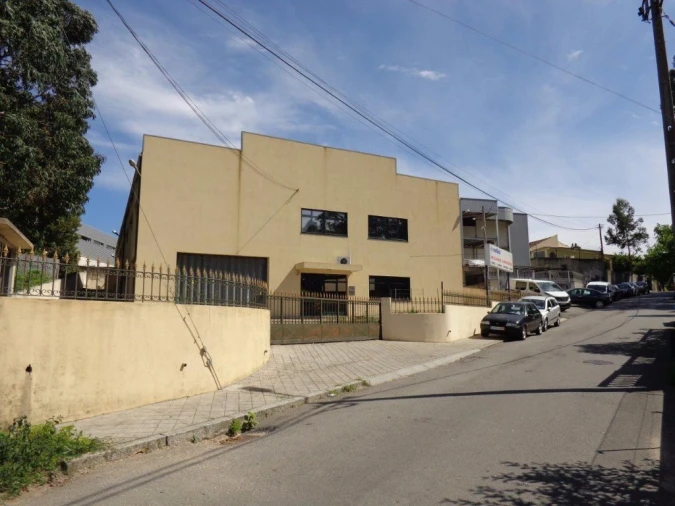 Armazém para Venda em Serzedo e Perosinho Foto 3