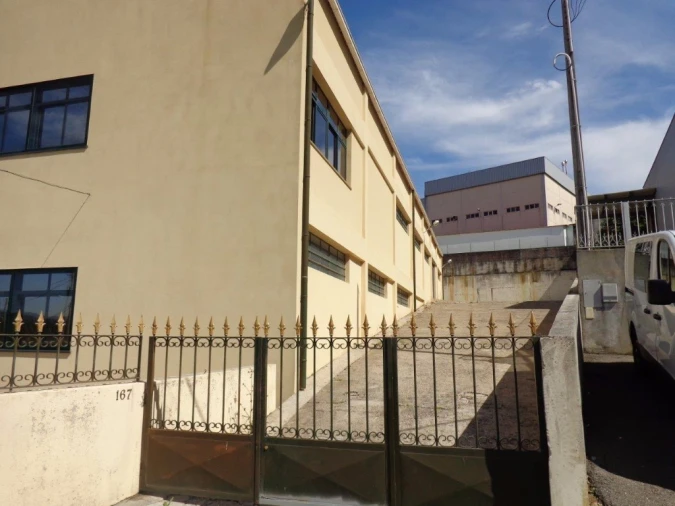 Armazém para Venda em Serzedo e Perosinho Foto 8