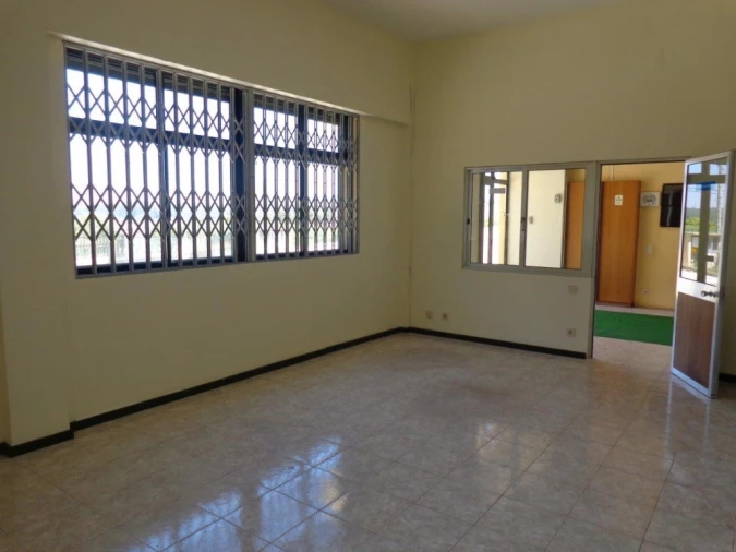 Armazém para Venda em Serzedo e Perosinho Foto 37