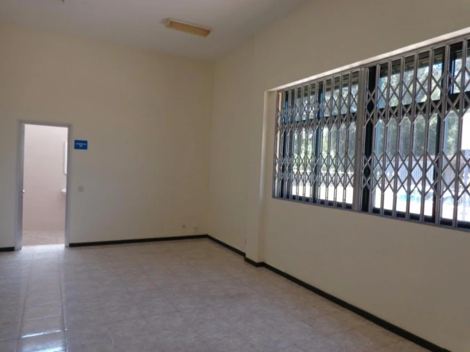 Armazém para Venda em Serzedo e Perosinho Foto 24