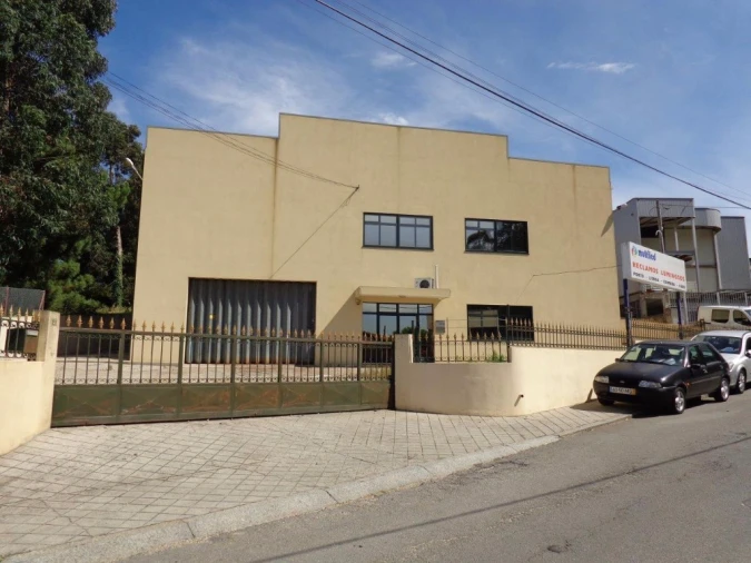 Armazém para Venda em Serzedo e Perosinho
