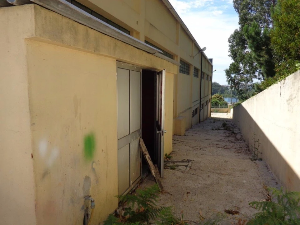Armazém para Venda em Serzedo e Perosinho Foto 9