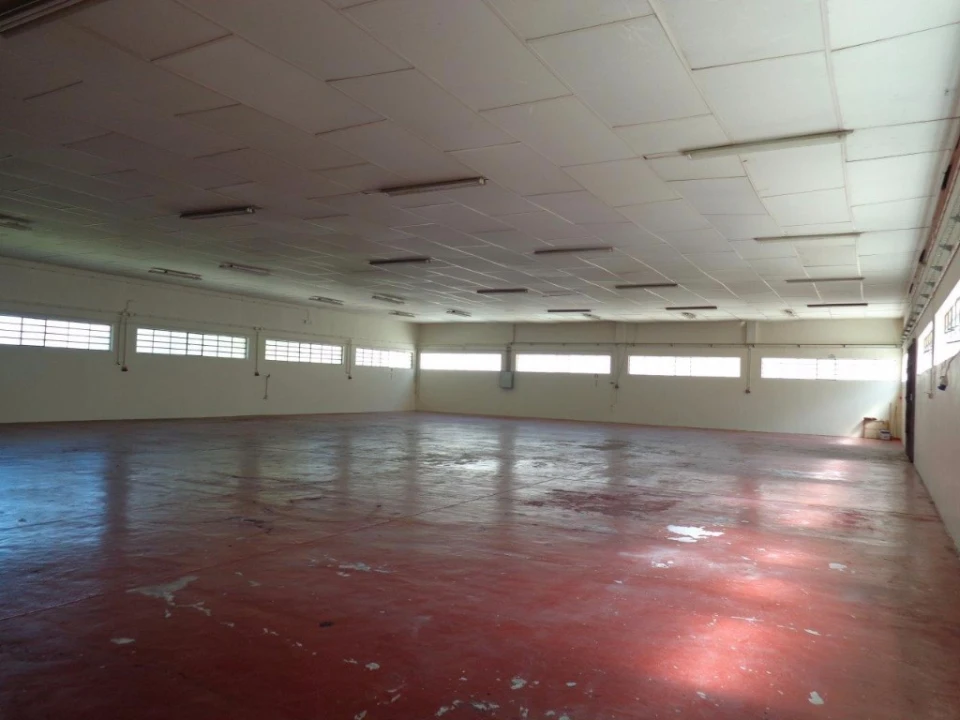 Armazém para Venda em Serzedo e Perosinho Foto 42