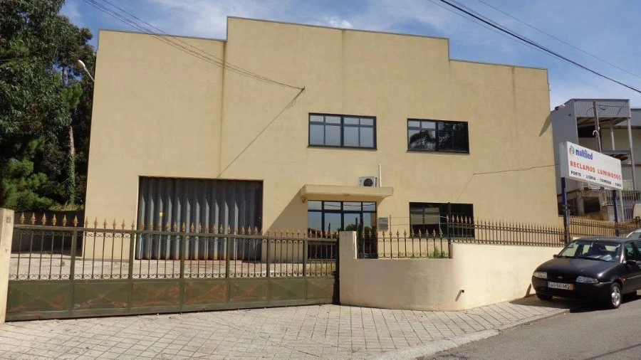 Armazém para Venda em Serzedo e Perosinho