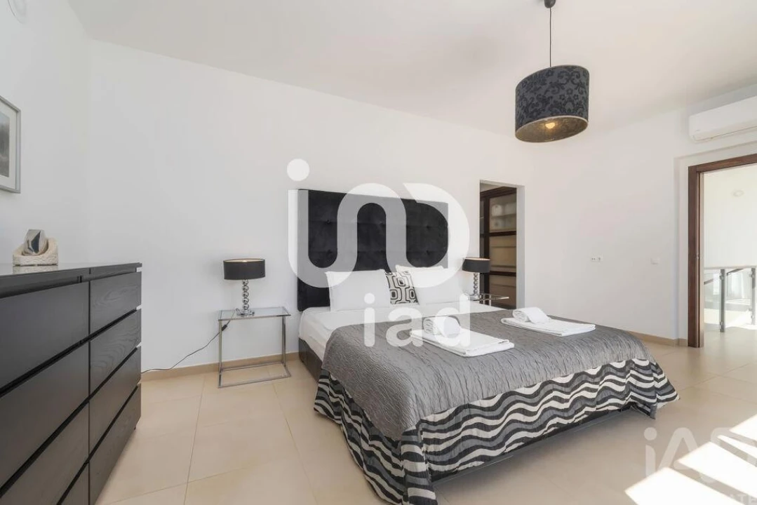 Moradia T4 para Venda em Loule (São Sebastião) Foto 18