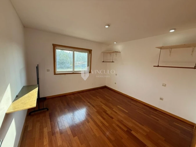 Moradia T4 para Venda em Cabanelas Foto 8