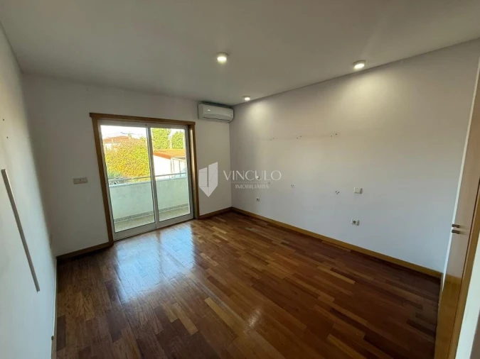 Moradia T4 para Venda em Cabanelas Foto 12