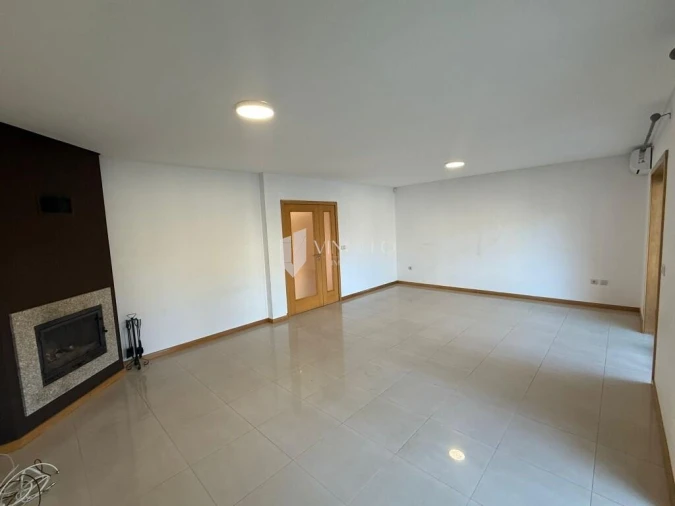 Moradia T4 para Venda em Cabanelas Foto 5