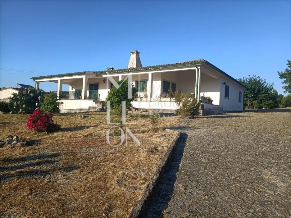 Moradia T4 para Venda em Ervedal e Vila Franca da Beira Foto 1