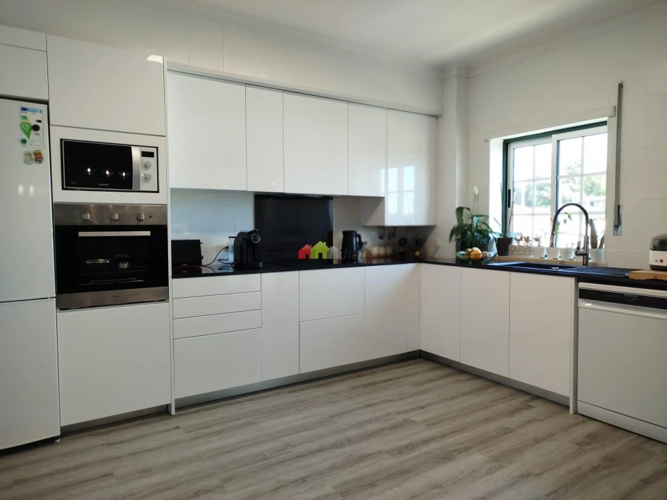 Apartamento T3 para Venda em Parceiros e Azoia Foto 4
