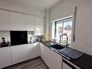 Apartamento T3 para Venda em Parceiros e Azoia