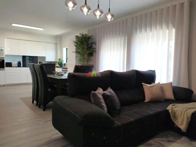 Apartamento T3 para Venda em Parceiros e Azoia Foto 10