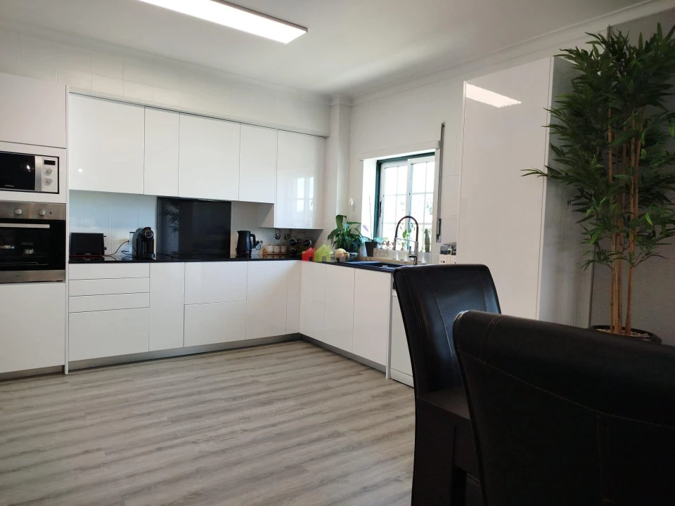 Apartamento T3 para Venda em Parceiros e Azoia Foto 8